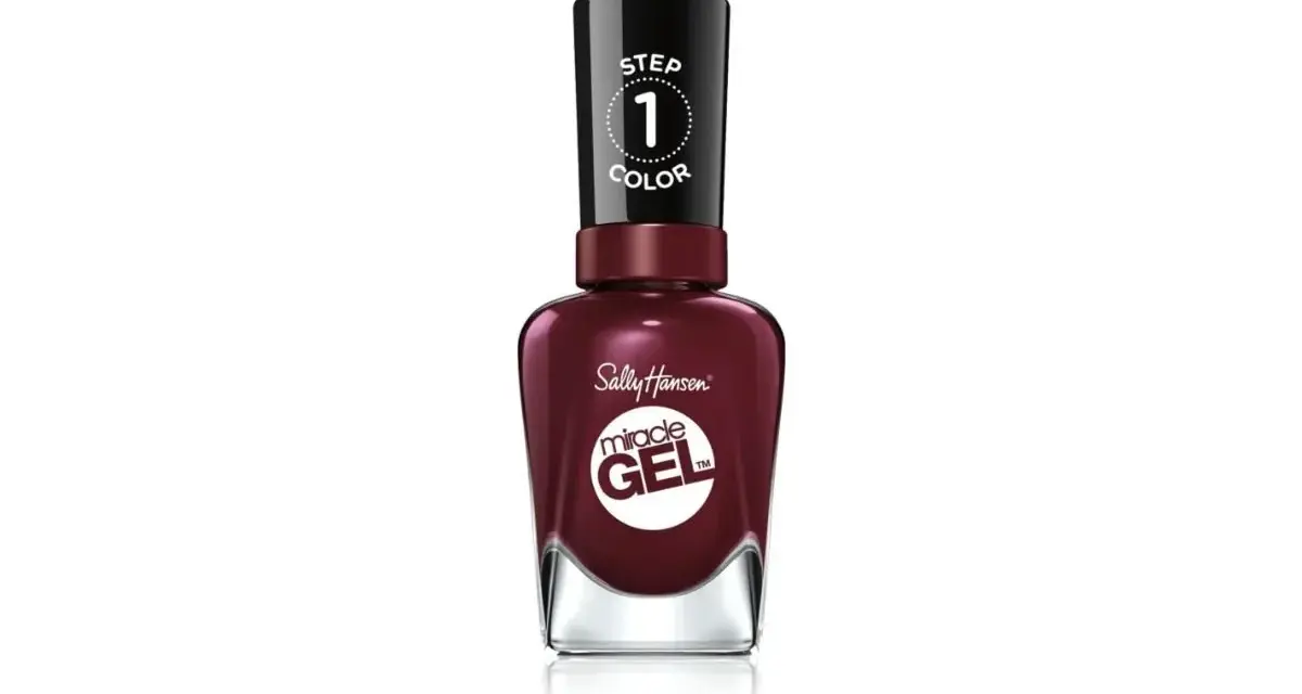 Sally Hansen Miracle Gel - lakier jak hybryda bez lampy Rossmann. Głęboki, burgundowy kolor dla efektu wow.