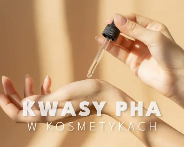 Kropla serum z kwasami PHA spada na dłoń, symbolizując delikatną pielęgnację.