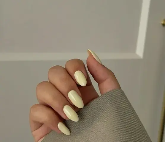 Jak zrobić paznokcie Hailey Bieber: krok po kroku do idealnego manicure