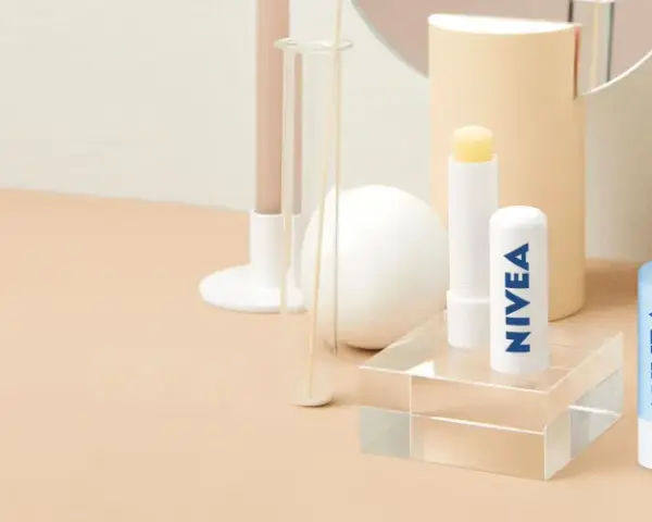 Najlepsza pomadka Nivea – skuteczne nawilżenie i ochrona ust