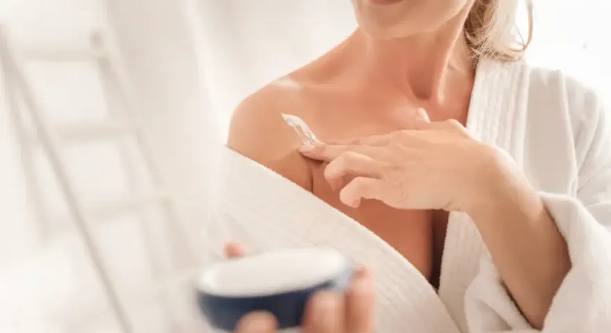 Czym się różni krem od balsamu? Odkryj kluczowe różnice i zastosowania