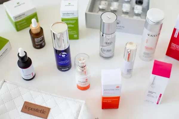 Kolekcja kosmetyków z peptydami: serum, kremy i mgiełki. Wśród nich produkty Sesderma, IS Clinical, Environ, Image i Dermomedica.