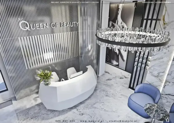 Nowoczesny gabinet "Queen of Beauty" z recepcją i kryształowym żyrandolem. Pozytywne queen of beauty opinie gwarantowane.